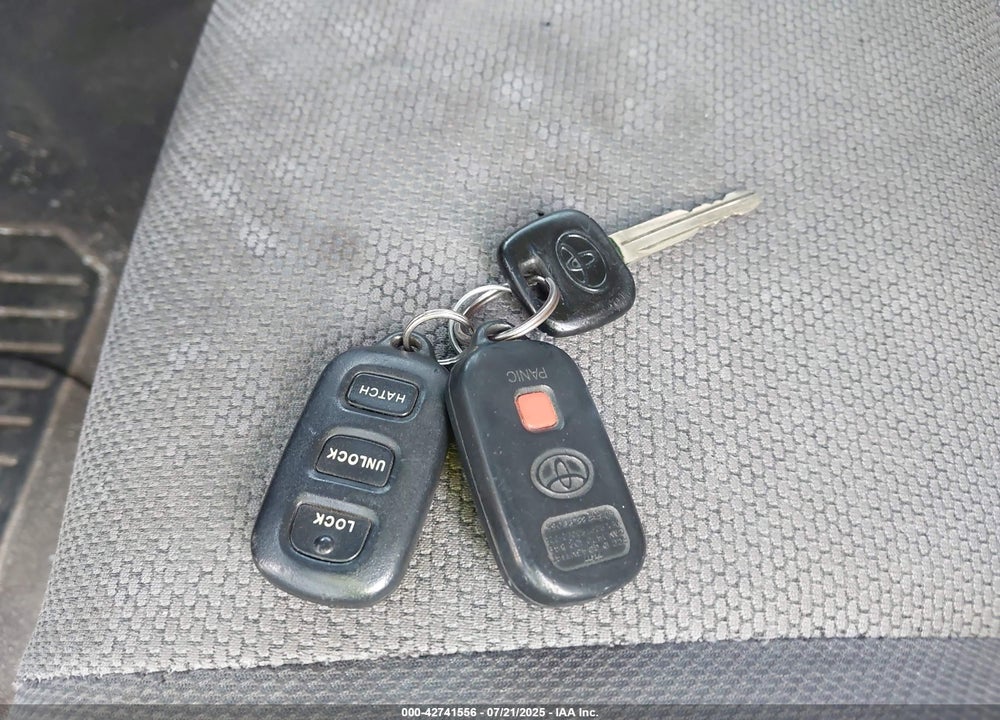 2003 TOYOTA MATRIX VIN: 2T1KR32E73C141926