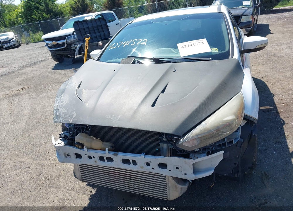 2017 FORD FOCUS VIN: 1FADP3L95HL227872