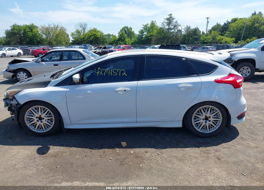 2017 FORD FOCUS VIN: 1FADP3L95HL227872