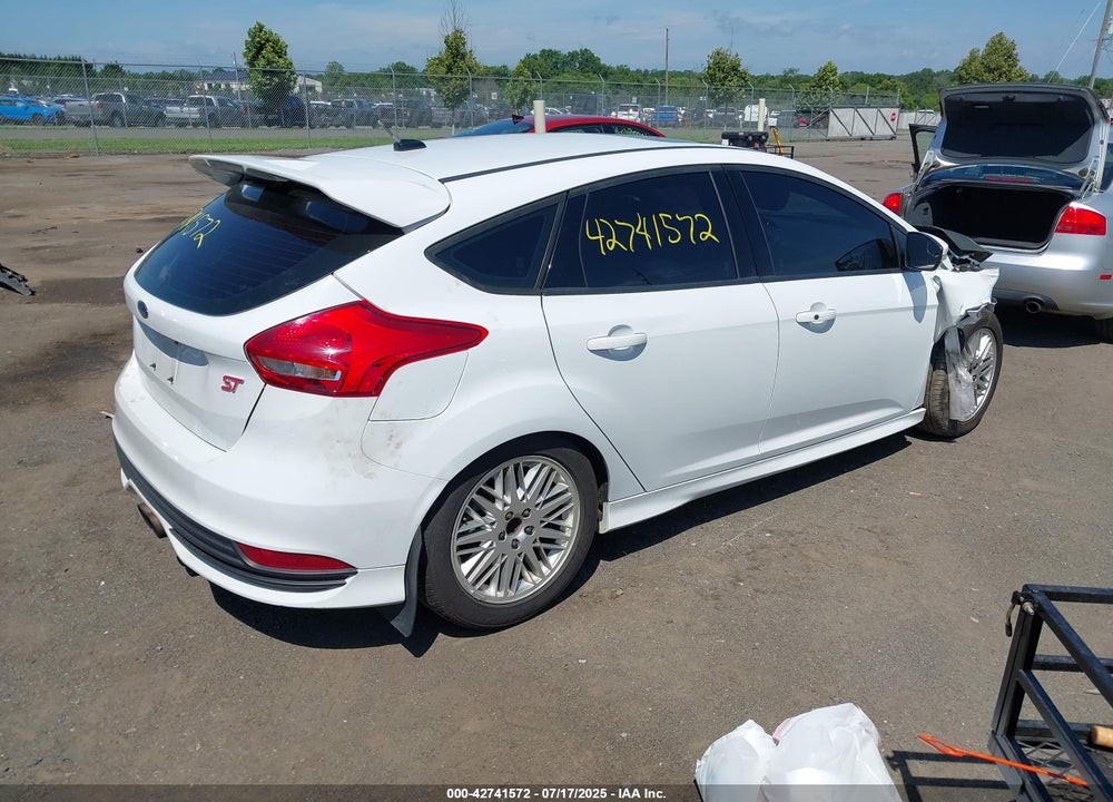 2017 FORD FOCUS VIN: 1FADP3L95HL227872