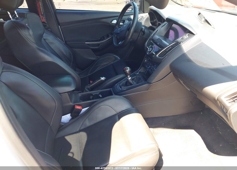 2017 FORD FOCUS VIN: 1FADP3L95HL227872