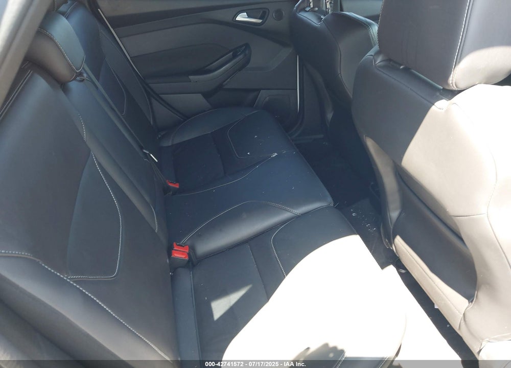 2017 FORD FOCUS VIN: 1FADP3L95HL227872