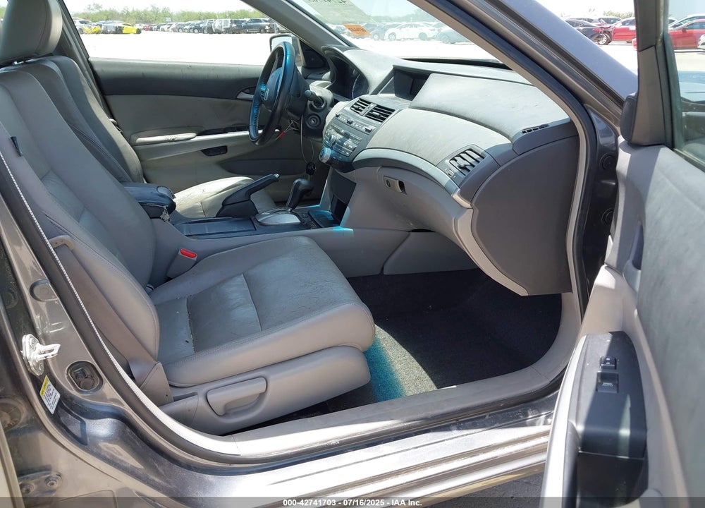 2009 HONDA ACCORD VIN: 1HGCP268X9A154161