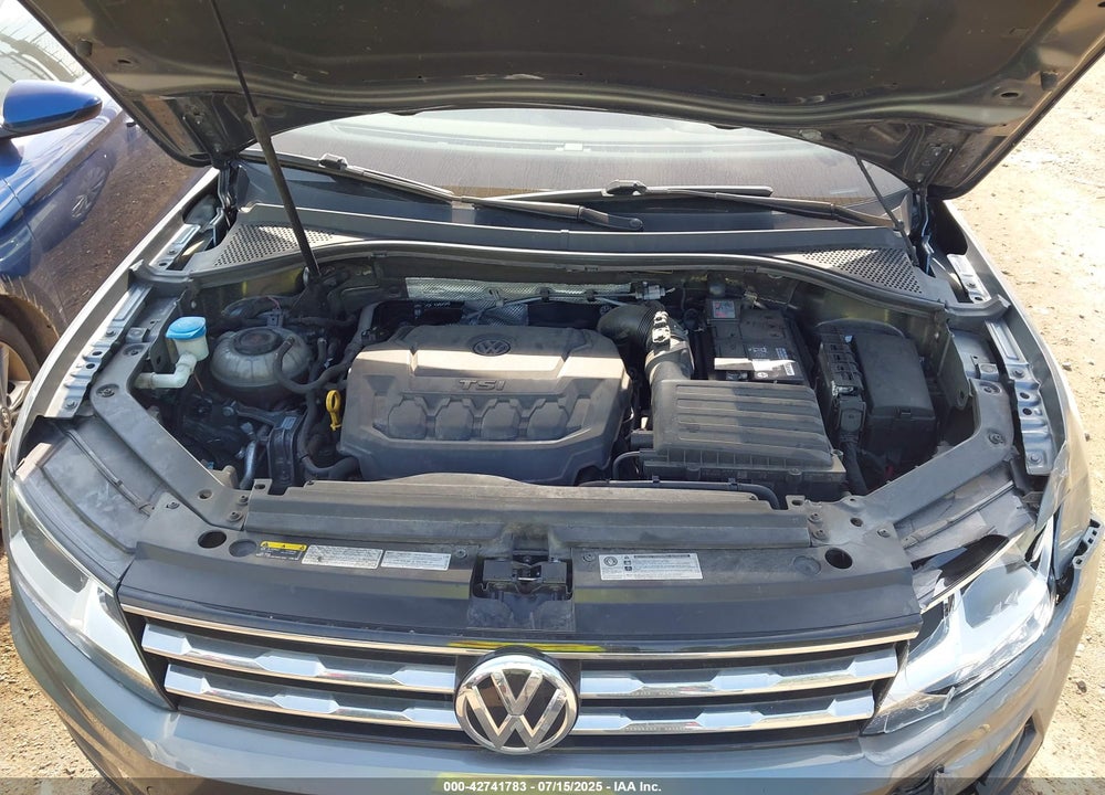 2018 VOLKSWAGEN TIGUAN VIN: 3VV0B7AX5JM108306