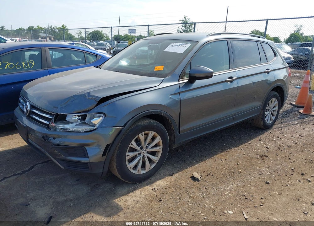 2018 VOLKSWAGEN TIGUAN VIN: 3VV0B7AX5JM108306