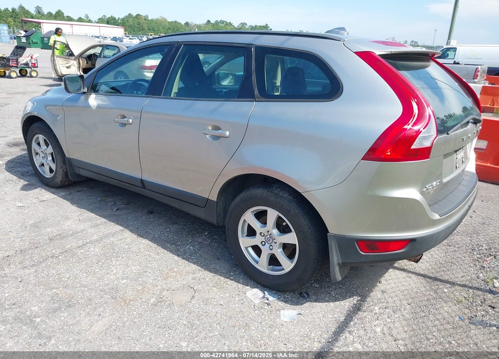 2011 VOLVO XC60 VIN: YV4940DZ3B2181569