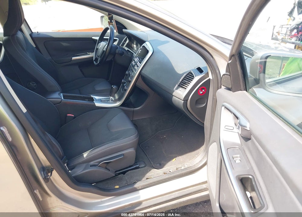2011 VOLVO XC60 VIN: YV4940DZ3B2181569