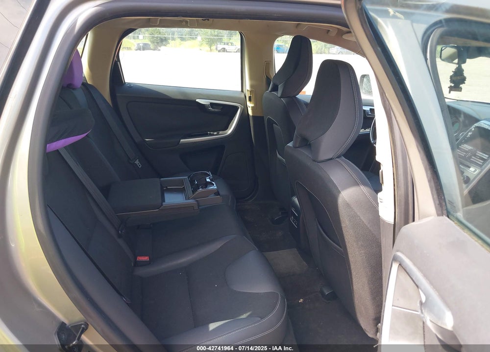 2011 VOLVO XC60 VIN: YV4940DZ3B2181569