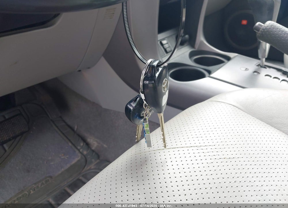 2008 TOYOTA RAV4 VIN: JTMBD31V686085900