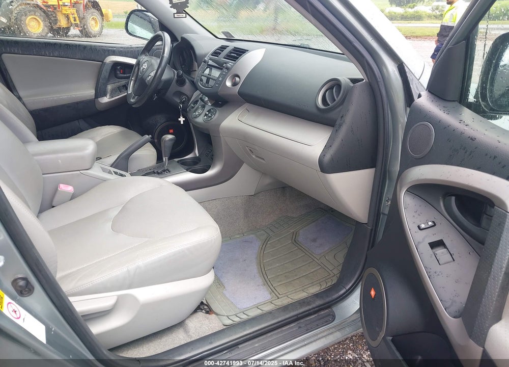 2008 TOYOTA RAV4 VIN: JTMBD31V686085900