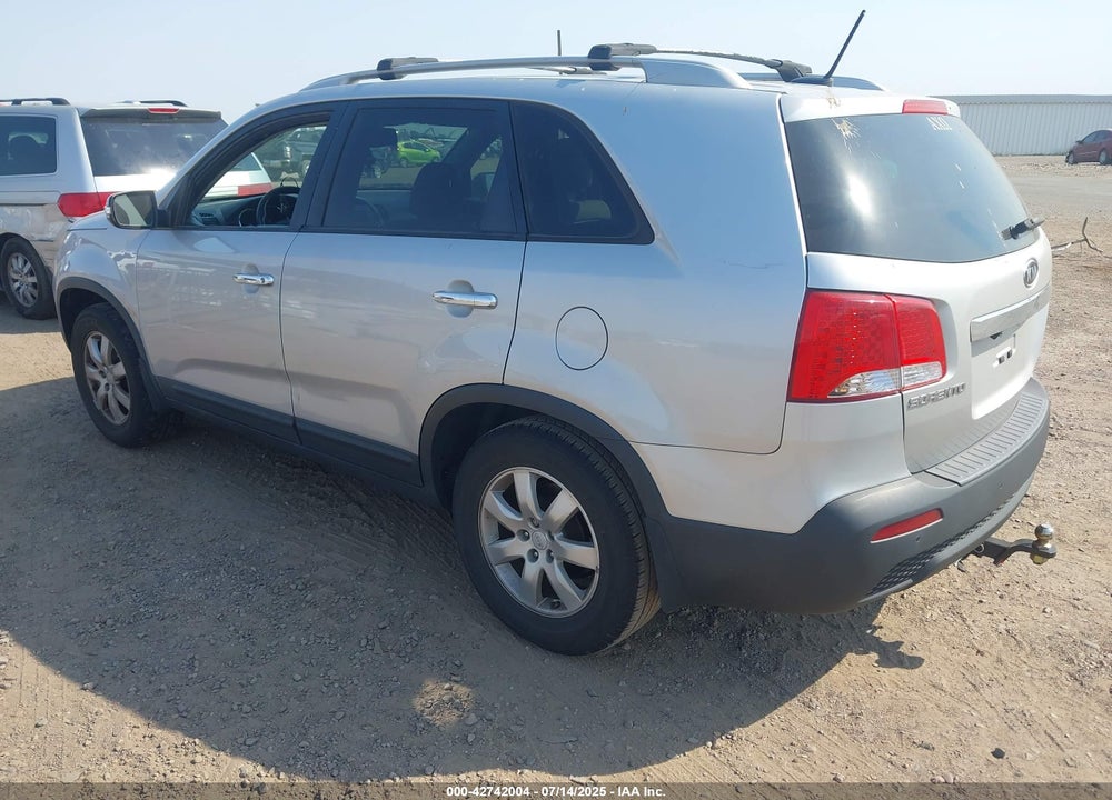 2011 KIA SORENTO VIN: 5XYKT4A13BG186256
