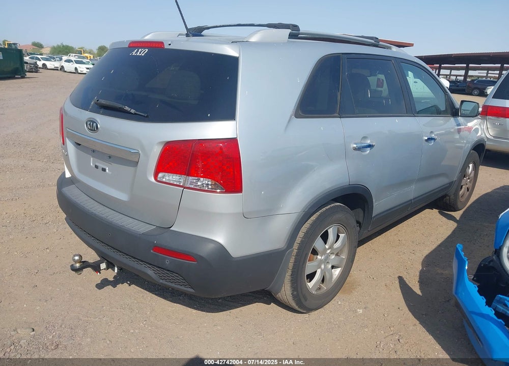 2011 KIA SORENTO VIN: 5XYKT4A13BG186256