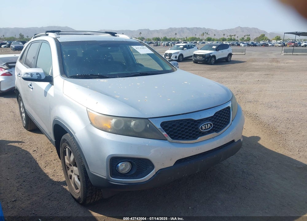 2011 KIA SORENTO VIN: 5XYKT4A13BG186256