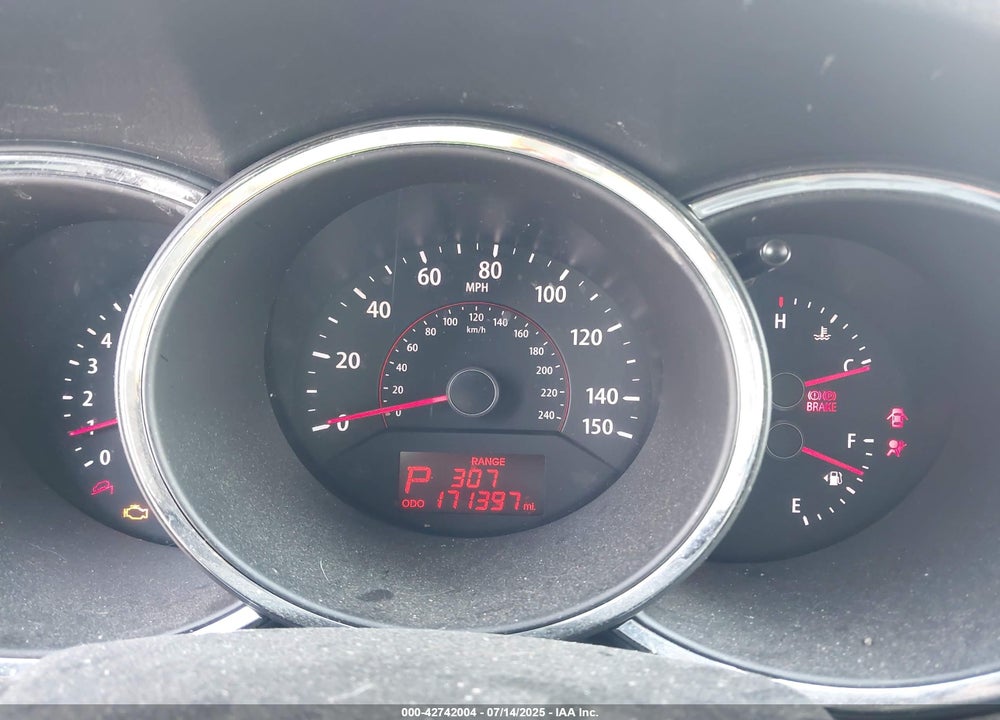2011 KIA SORENTO VIN: 5XYKT4A13BG186256