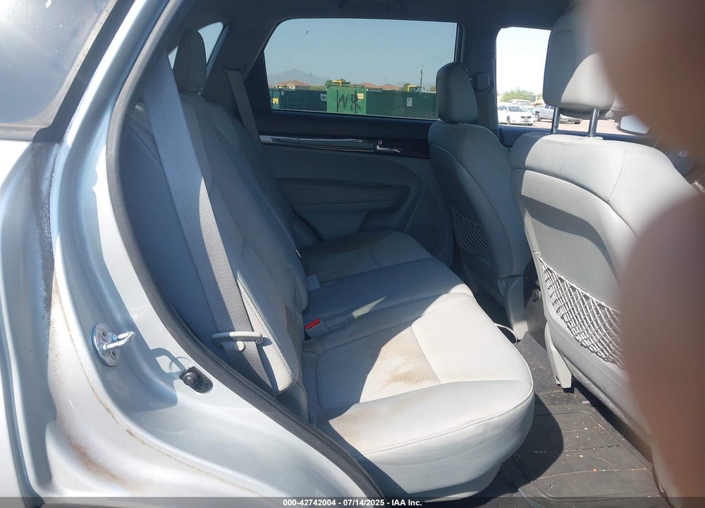2011 KIA SORENTO VIN: 5XYKT4A13BG186256