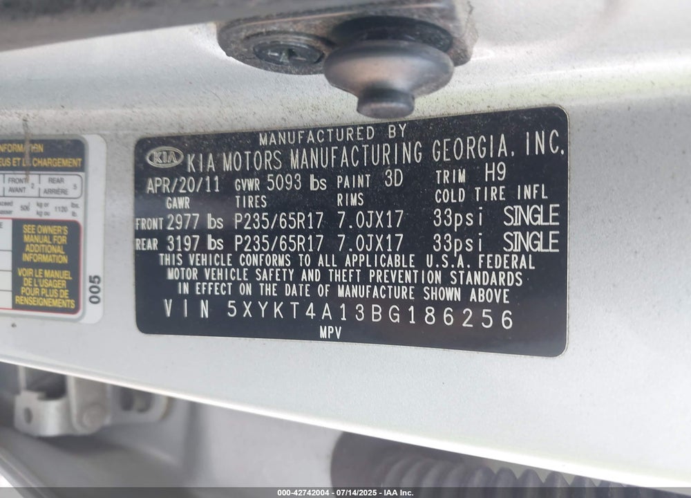 2011 KIA SORENTO VIN: 5XYKT4A13BG186256