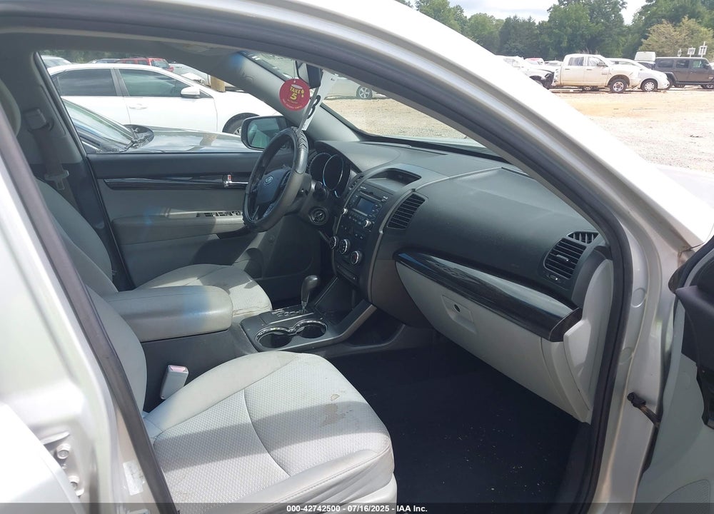 2012 KIA SORENTO VIN: 5XYKT4A69CG213621