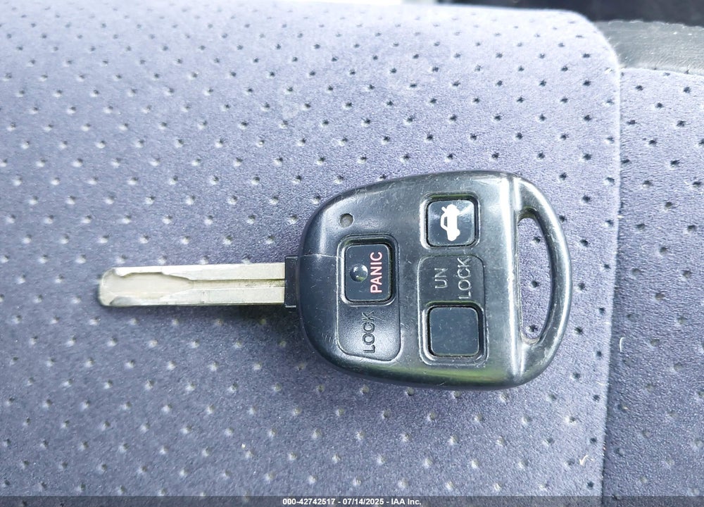 2001 LEXUS IS 300 VIN: JTHBD182610007608