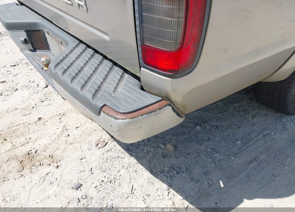 2002 NISSAN FRONTIER XE VIN: 1N6DD26S82C369424