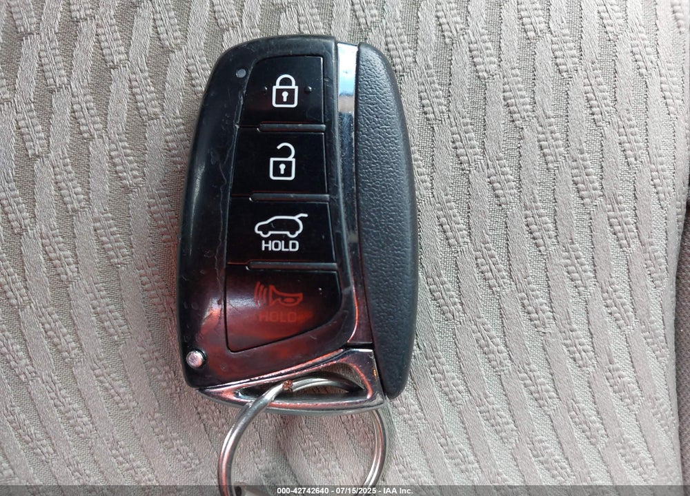 2018 HYUNDAI SANTA FE VIN: 5XYZU3LB5JG543561