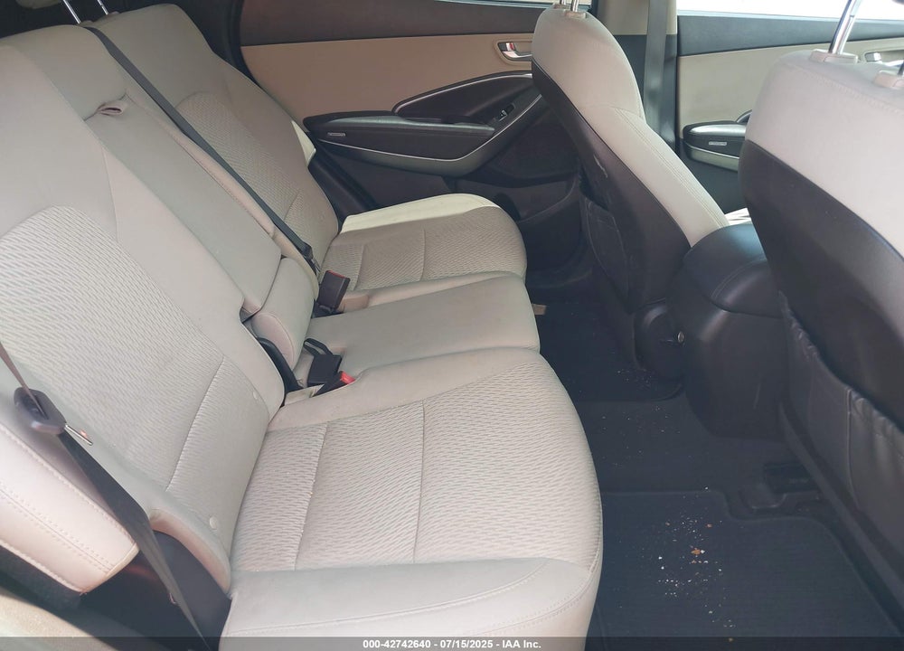 2018 HYUNDAI SANTA FE VIN: 5XYZU3LB5JG543561