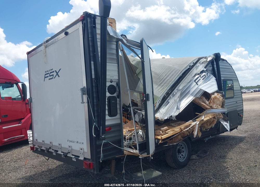 2018 FOREST RIVER SALEM 180RT VIN: 4X4TSMT1XJY002600