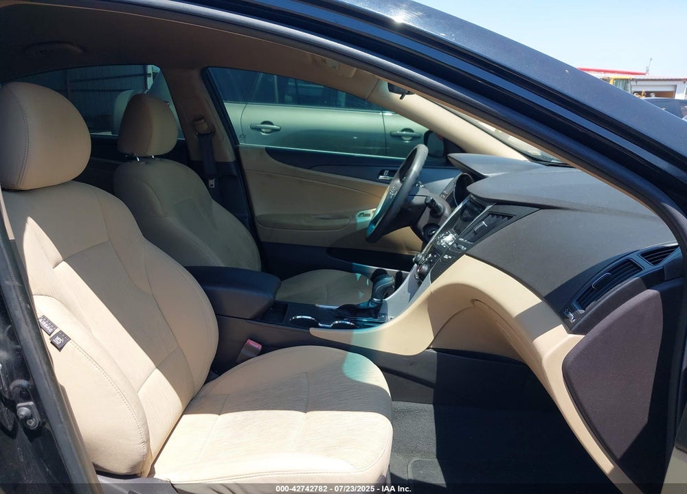 2011 HYUNDAI SONATA VIN: 5NPEB4AC2BH035452