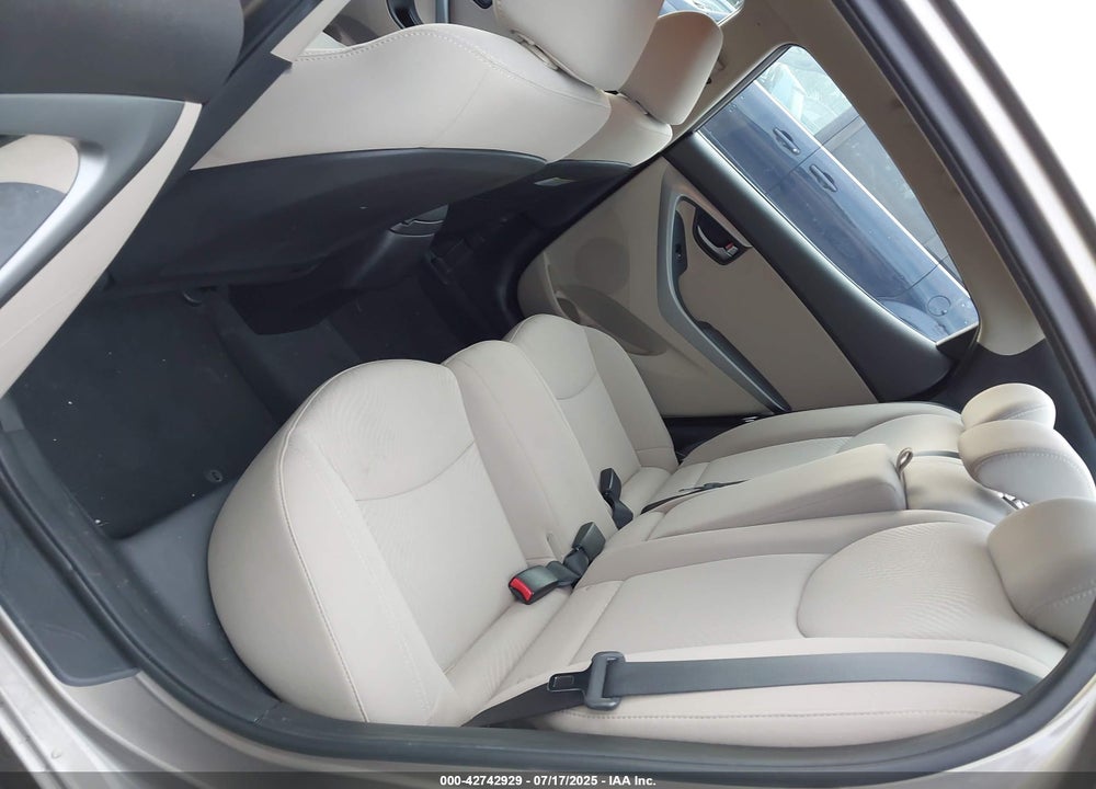 2014 HYUNDAI ELANTRA VIN: 5NPDH4AE9EH469514