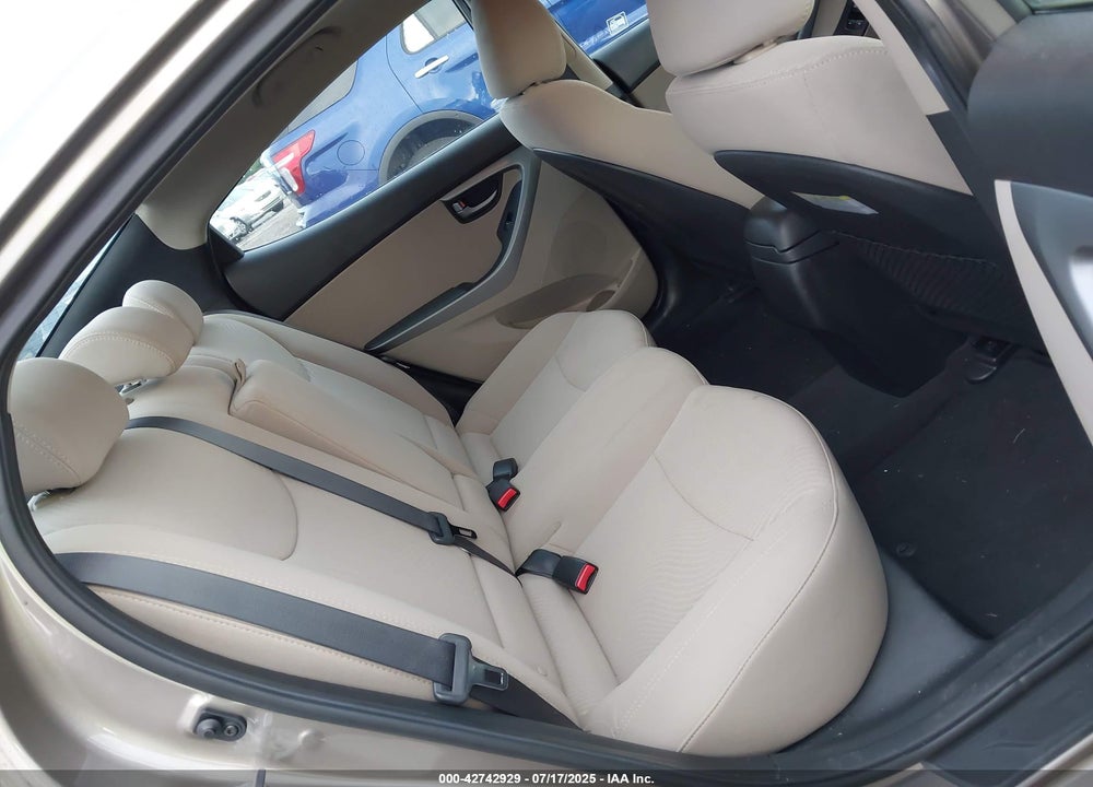 2014 HYUNDAI ELANTRA VIN: 5NPDH4AE9EH469514