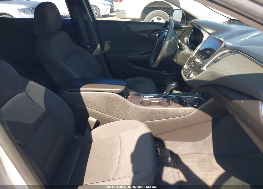 2019 CHEVROLET MALIBU LT VIN: 1G1ZD5ST1KF104831