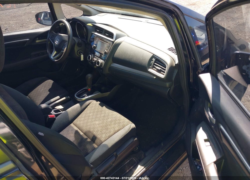 2015 HONDA FIT LX VIN: 3HGGK5H50FM743884