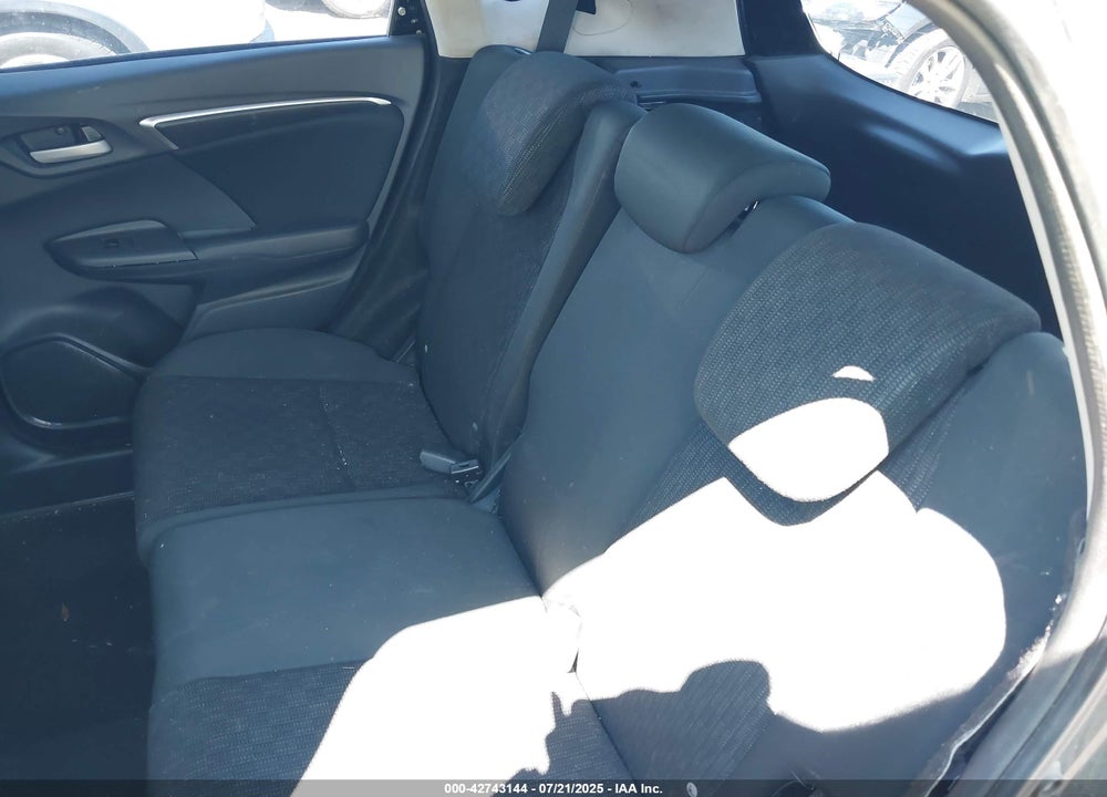2015 HONDA FIT LX VIN: 3HGGK5H50FM743884
