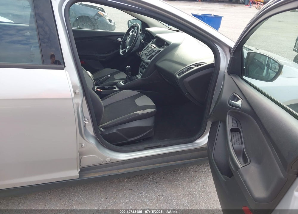 2014 FORD FOCUS VIN: 1FADP3F21EL463106