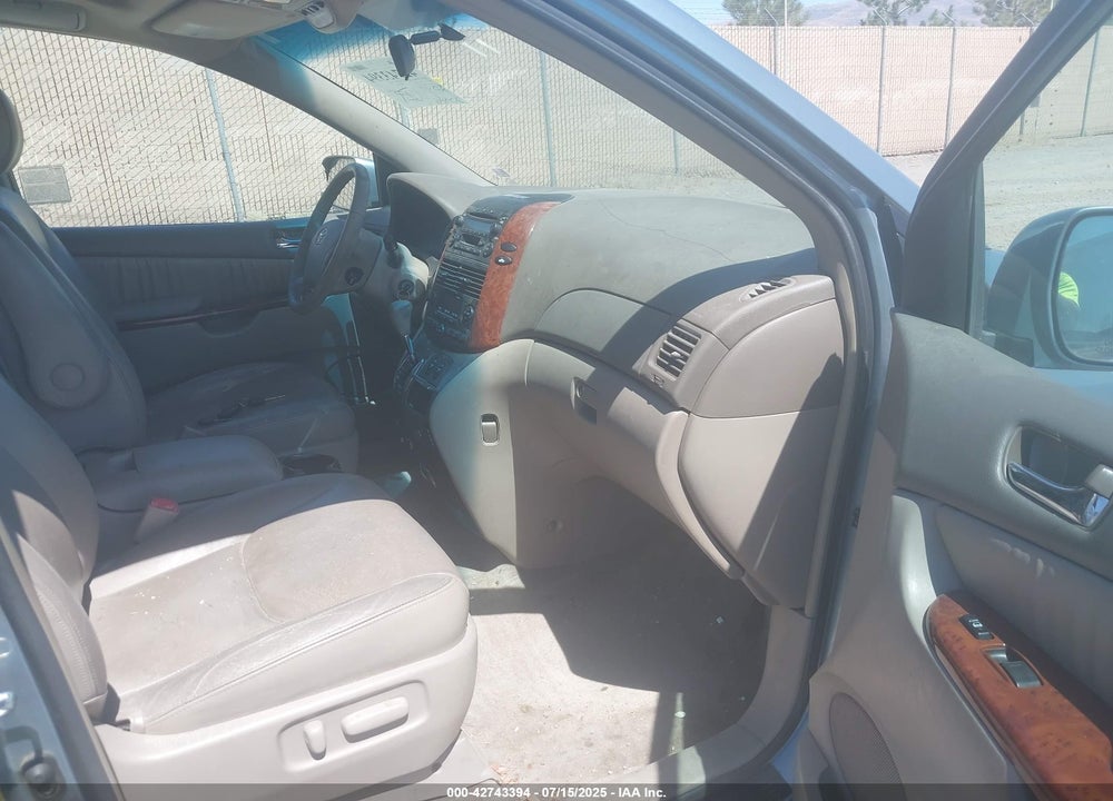 2005 TOYOTA SIENNA XLE VIN: 5TDZA22C45S287855