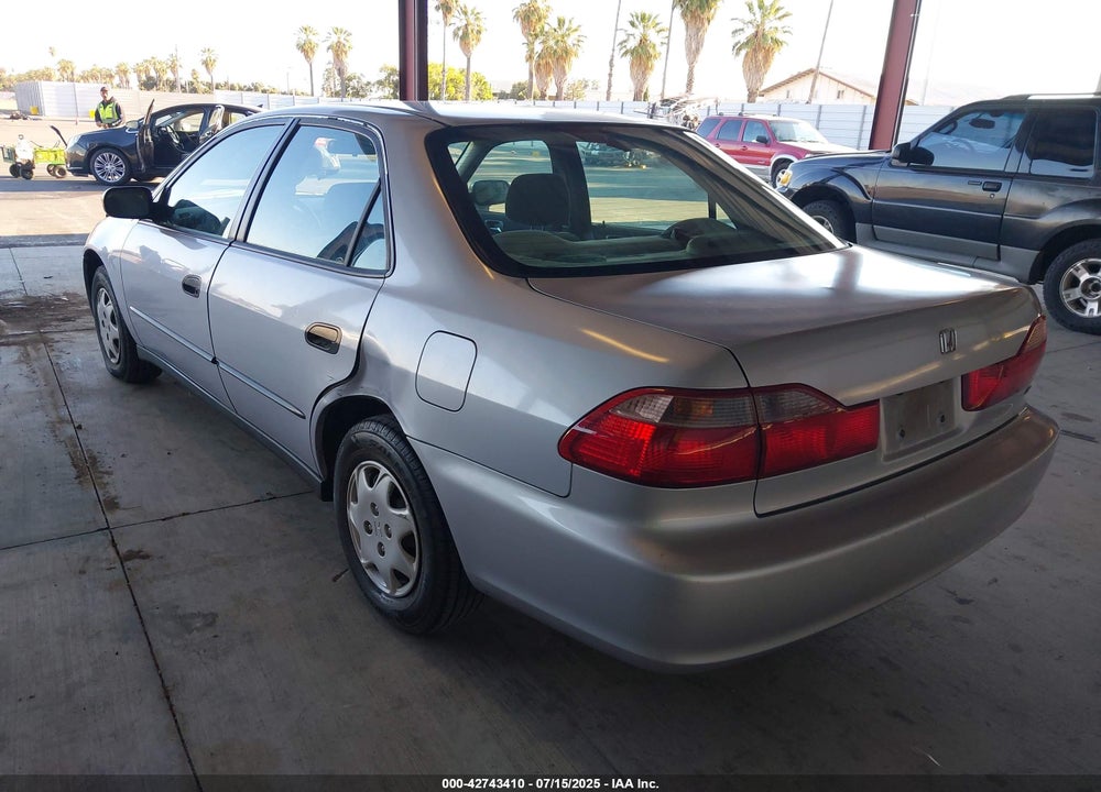 1998 HONDA ACCORD DX VIN: 1HGCF8547WA262804