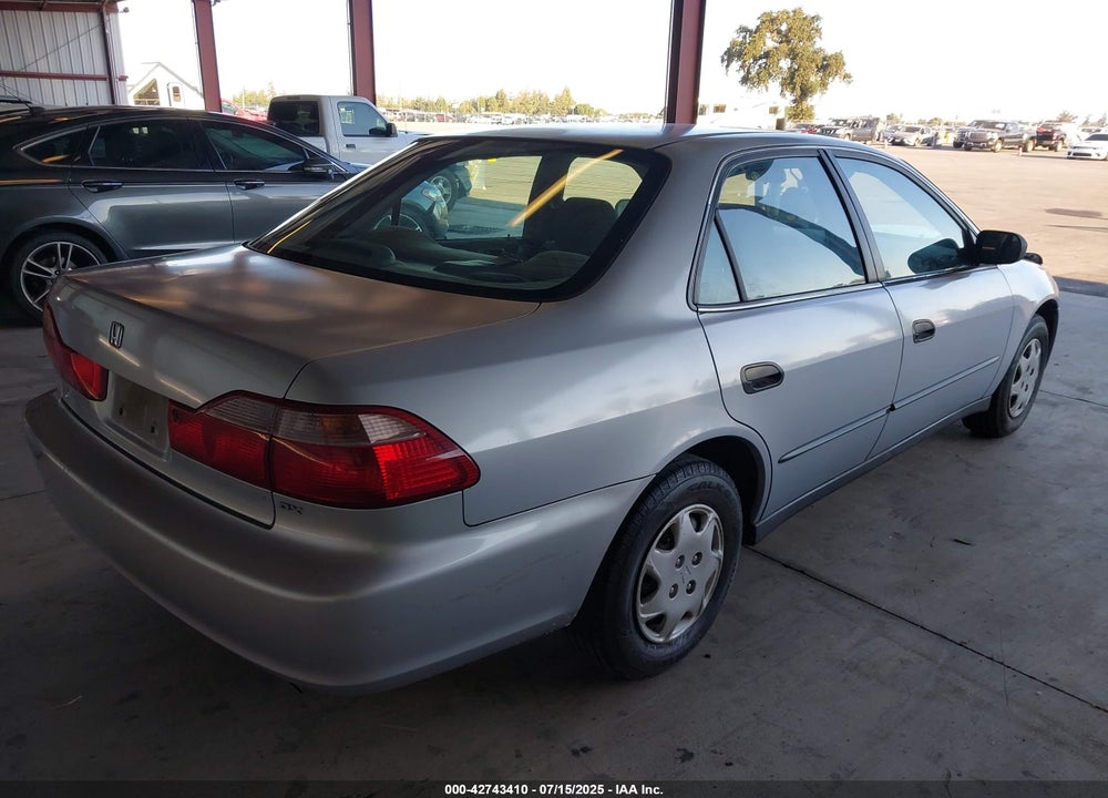 1998 HONDA ACCORD DX VIN: 1HGCF8547WA262804