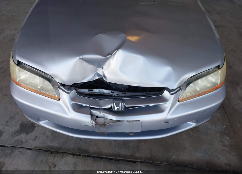 1998 HONDA ACCORD DX VIN: 1HGCF8547WA262804