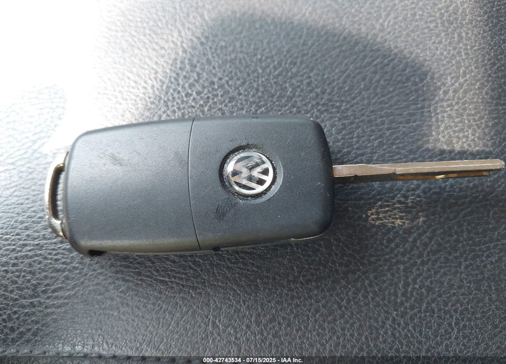 2013 VOLKSWAGEN PASSAT VIN: 1VWBM7A34DC101512
