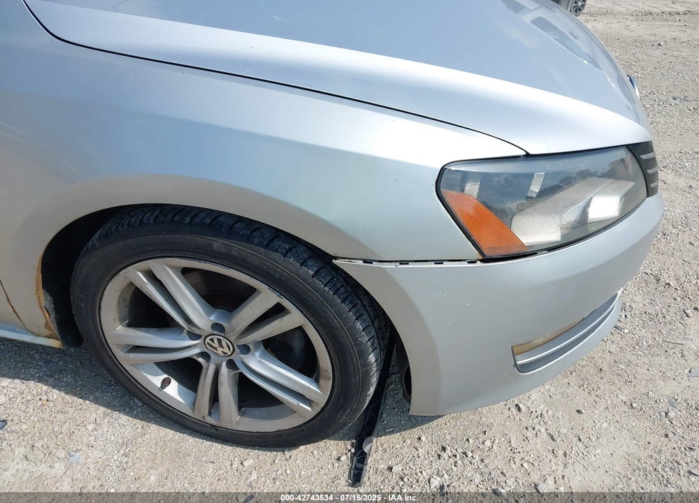 2013 VOLKSWAGEN PASSAT VIN: 1VWBM7A34DC101512
