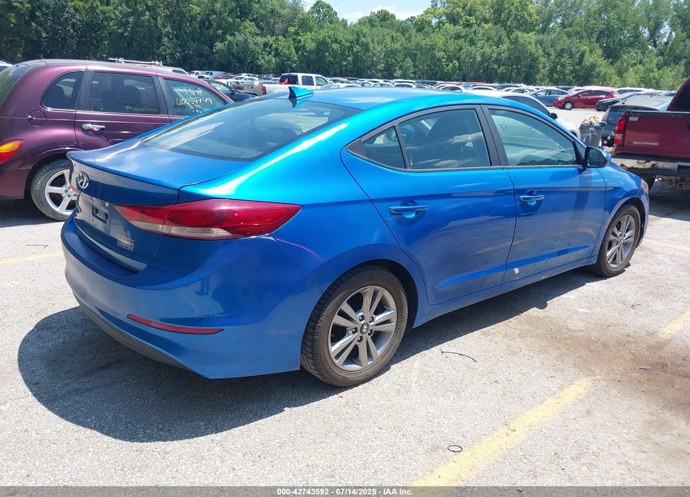 2017 HYUNDAI ELANTRA VIN: KMHD84LF9HU262990