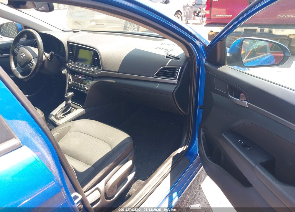 2017 HYUNDAI ELANTRA VIN: KMHD84LF9HU262990