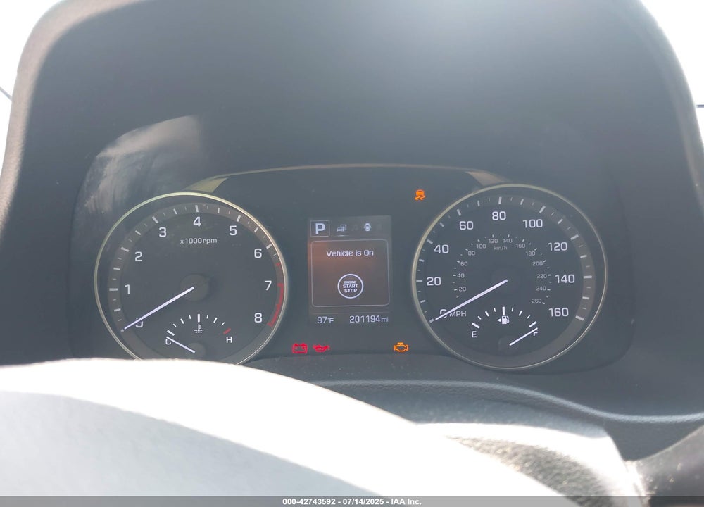 2017 HYUNDAI ELANTRA VIN: KMHD84LF9HU262990