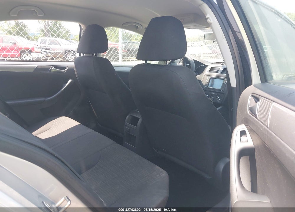 2016 VOLKSWAGEN JETTA VIN: 3VWD67AJ0GM343153