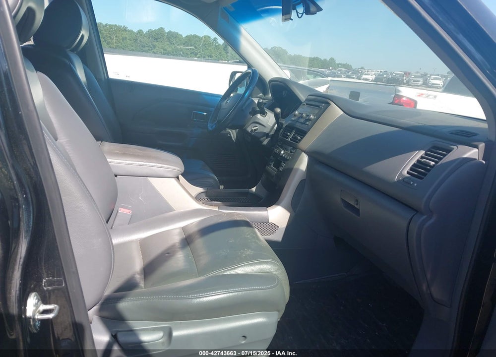 2006 HONDA PILOT EX-L VIN: 5FNYF18556B004823