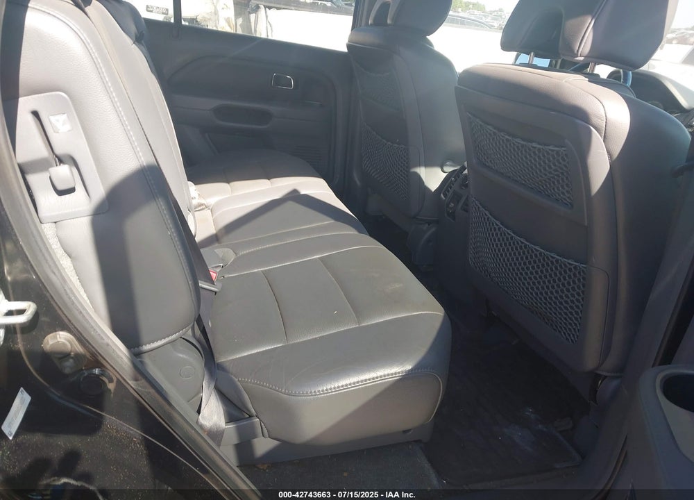 2006 HONDA PILOT EX-L VIN: 5FNYF18556B004823