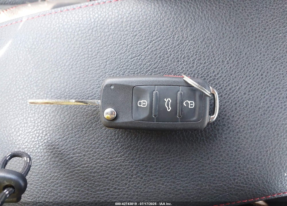 2012 VOLKSWAGEN JETTA VIN: 3VW5A7AJ7CM015239