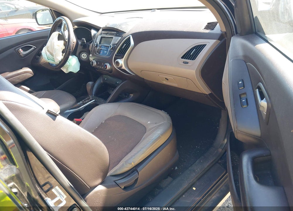 2011 HYUNDAI TUCSON VIN: KM8JUCAC8BU312870