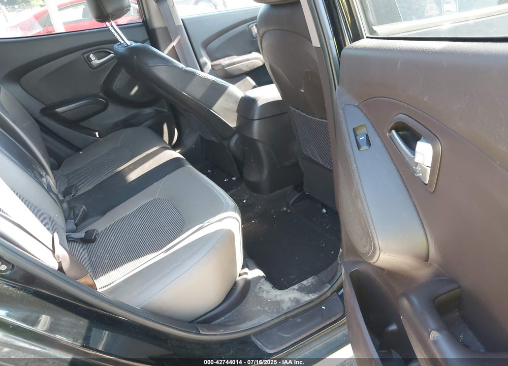 2011 HYUNDAI TUCSON VIN: KM8JUCAC8BU312870