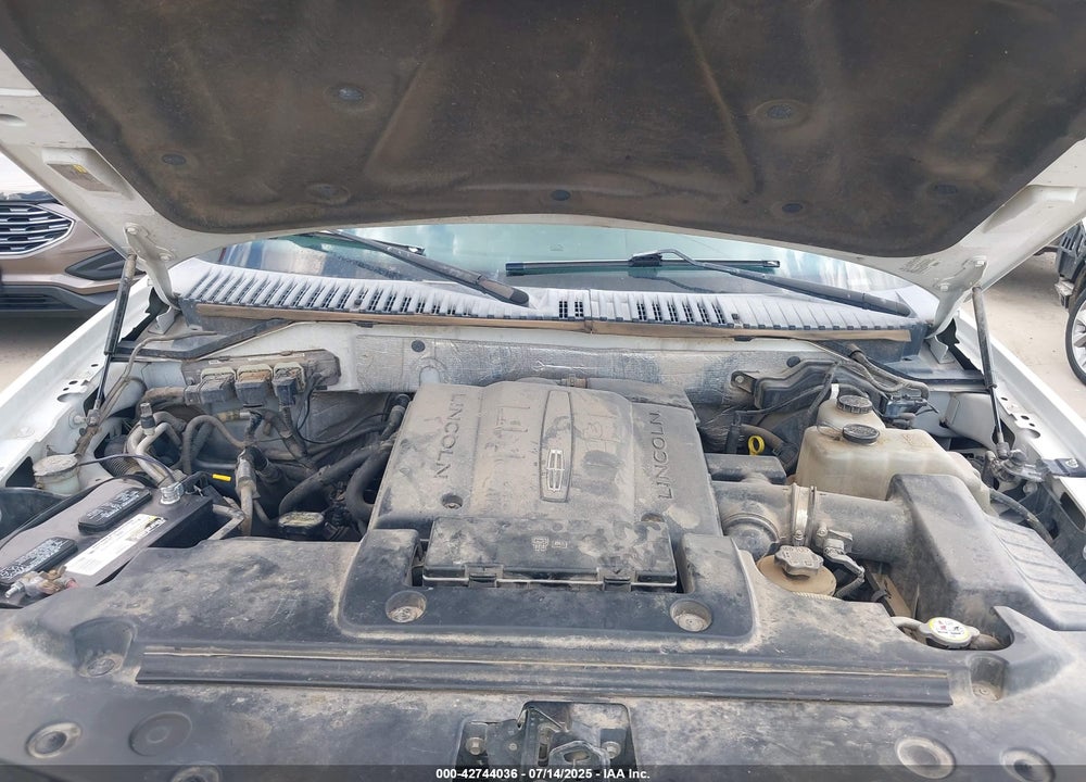 2011 LINCOLN NAVIGATOR VIN: 5LMJJ2J53BEJ02835