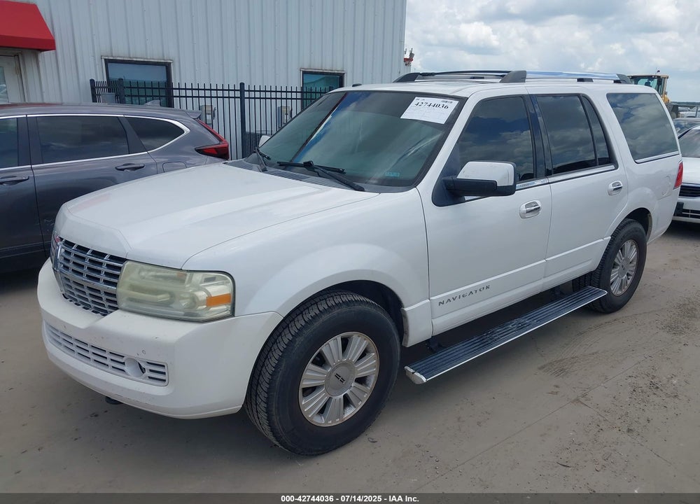 2011 LINCOLN NAVIGATOR VIN: 5LMJJ2J53BEJ02835
